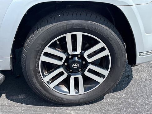 Used 2018 Toyota 4Runner Limited AWD/4WD image 32