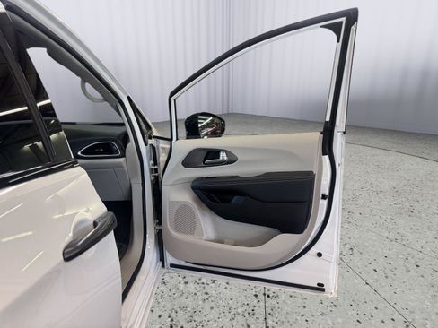 Used 2024 Chrysler Pacifica Touring-L w/ Road Tripper Package AWD/4WD image 35