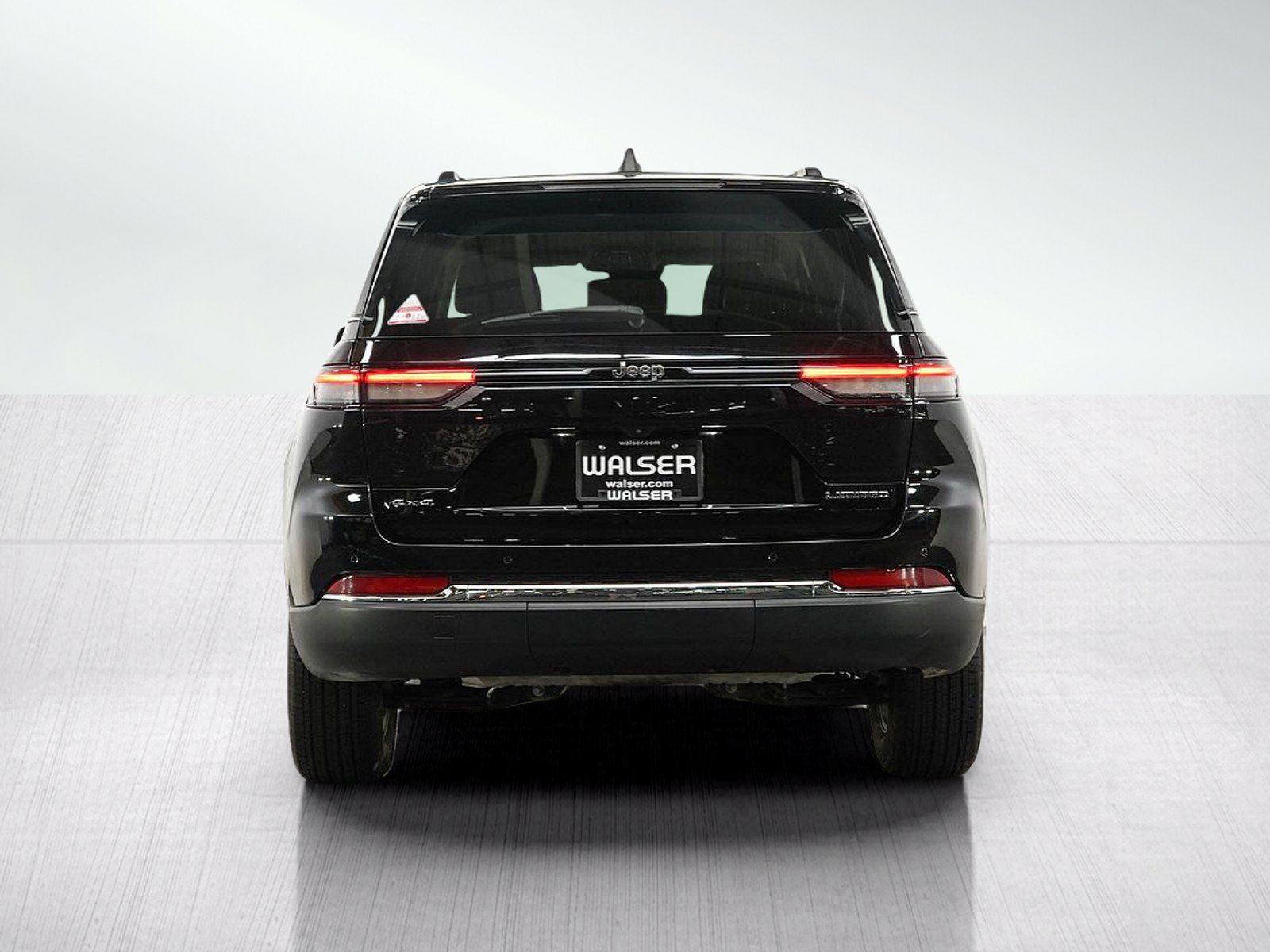 Used 2023 Jeep Grand Cherokee Limited AWD/4WD image 5
