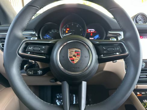 Certified 2025 Porsche Macan AWD/4WD image 25