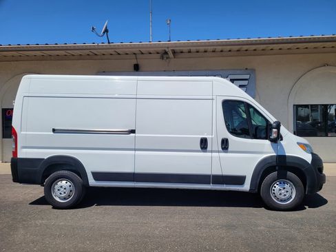 Used 2023 RAM ProMaster 2500 FWD image 2