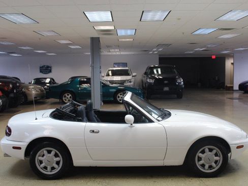 Used 1990 MAZDA MX-5 Miata image 24