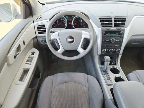 Used 2010 Chevrolet Traverse LT w/ Personal Connectivity Package FWD image 7