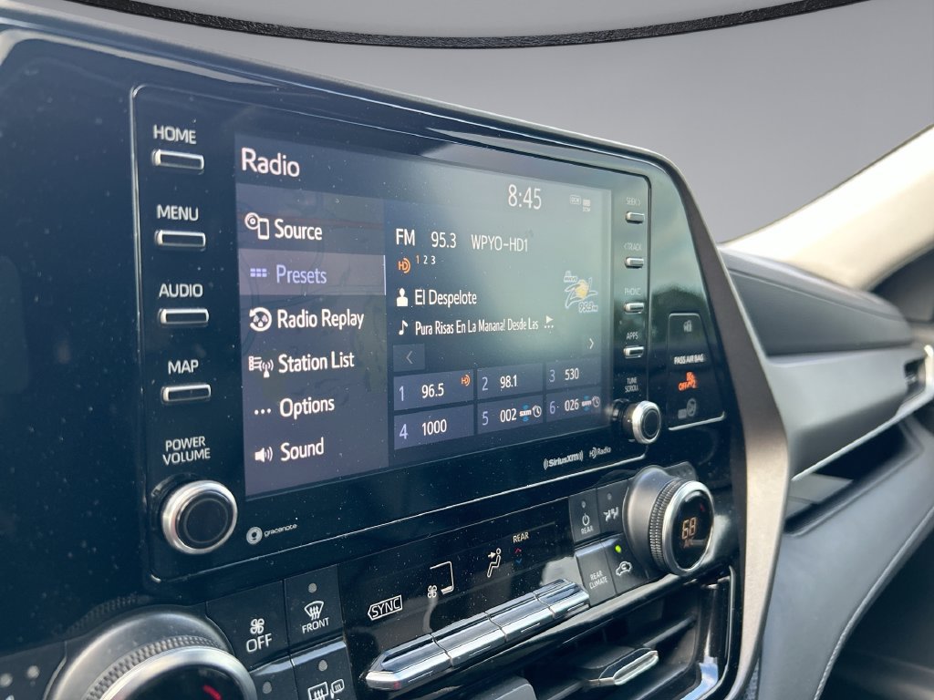 Used 2022 Toyota Highlander XLE FWD image 22