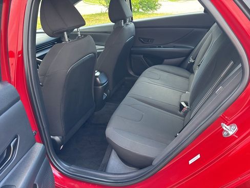 Used 2025 Hyundai Elantra Sport image 9