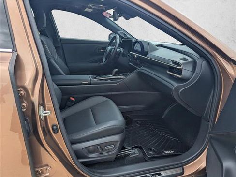 Certified 2025 Toyota Crown Signia w/ Advanced Technology Package AWD/4WD image 20
