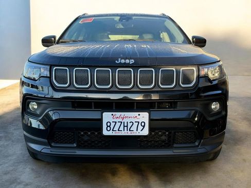 Used 2022 Jeep Compass Latitude image 2