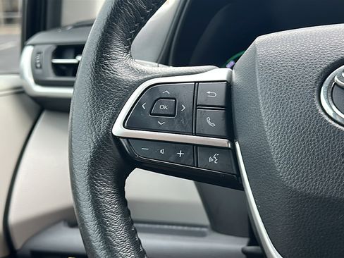 Used 2024 Toyota Sienna XLE image 30
