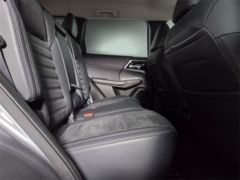 Used 2022 Mitsubishi Outlander SE image 15