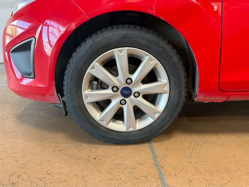 Used 2013 Ford Fiesta SE FWD image 8