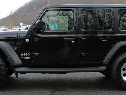 Used 2018 Jeep Wrangler Unlimited Sport S image 10