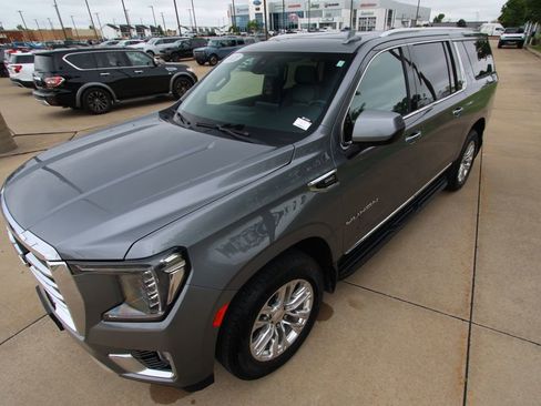Used 2021 GMC Yukon XL SLT AWD/4WD image 19