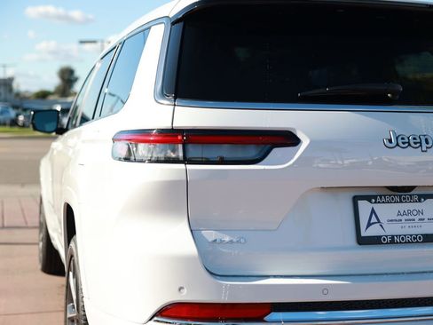 New 2025 Jeep Grand Cherokee L Overland image 9