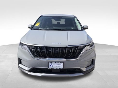Used 2024 Kia Carnival EX image 1