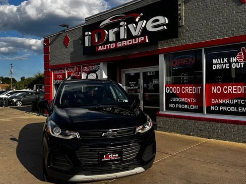 Used 2018 Chevrolet Trax LT w/ Sun & Sound Package AWD/4WD image 1
