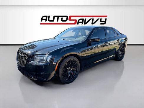 Used 2022 Chrysler 300 Touring w/ Sport Appearance Package image 3