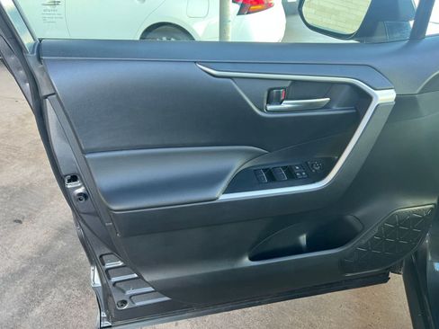 Used 2025 Toyota RAV4 XLE w/ Convenience Package image 18