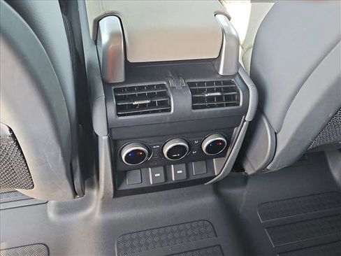 Used 2023 Land Rover Defender 130 X-Dynamic SE image 17