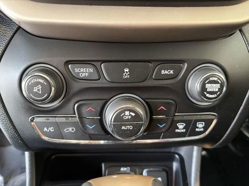 Used 2014 Jeep Cherokee Latitude w/ Comfort/Convenience Group image 28