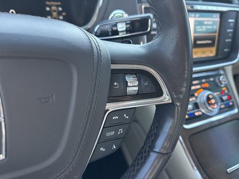 Used 2019 Lincoln Continental Select image 21