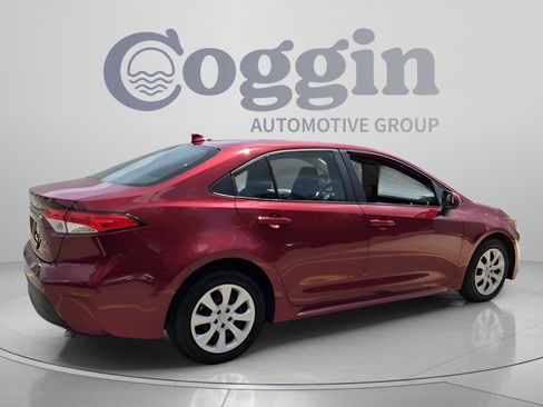 Used 2025 Toyota Corolla LE FWD image 5