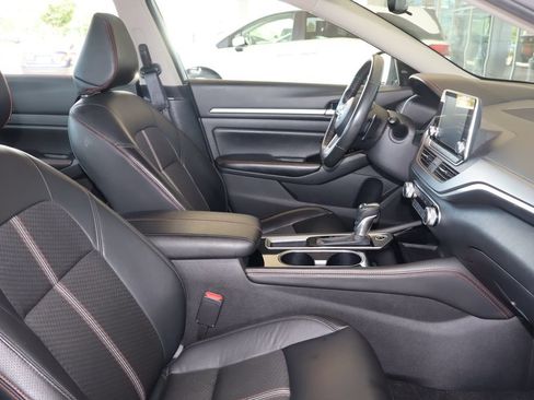 Used 2024 Nissan Altima 2.5 SR FWD image 37