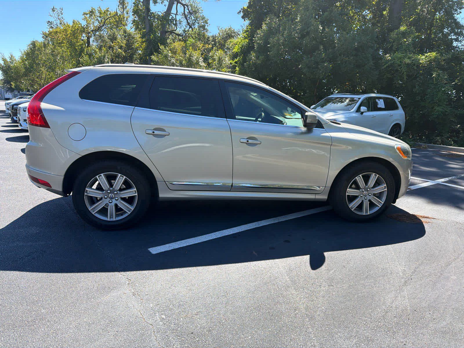 Used 2017 Volvo XC60 T5 Inscription w/ Preferred Option Package FWD image 16