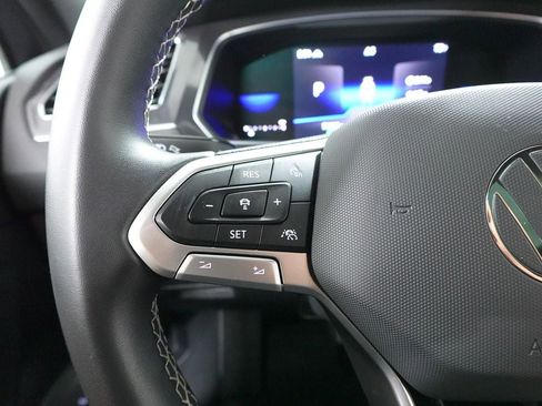 Used 2022 Volkswagen Tiguan SE w/ Panoramic Sunroof Package image 10