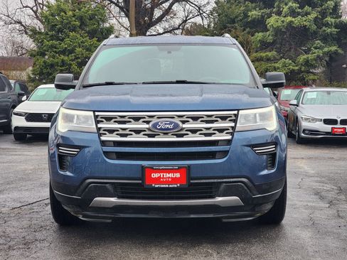 Used 2018 Ford Explorer XLT image 2