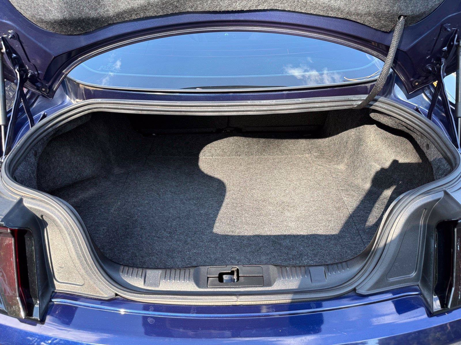 Used 2018 Ford Mustang Coupe RWD image 11