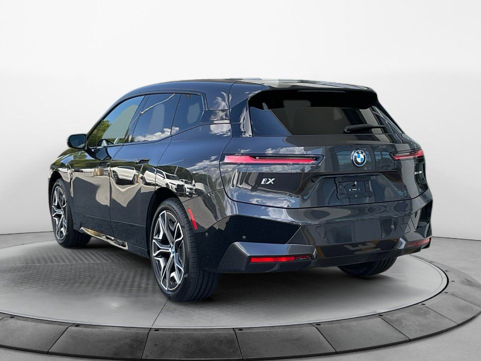 Used 2024 BMW iX xDrive50 w/ Premium Package AWD/4WD image 5