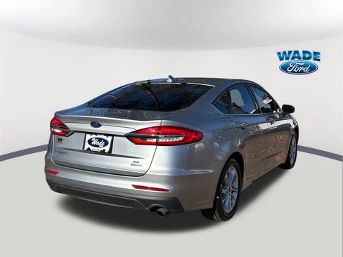 Used 2020 Ford Fusion SE image 5