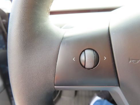 Used 2024 Tesla Model Y Long Range AWD/4WD image 20