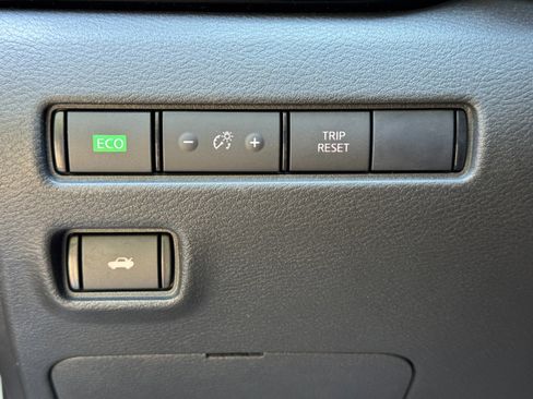Used 2023 Nissan Sentra SR w/ Midnight Edition Package FWD image 16