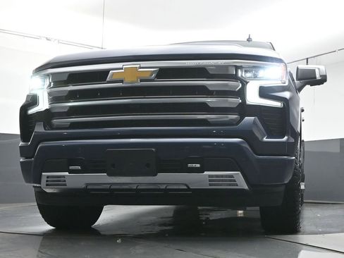 Used 2023 Chevrolet Silverado 1500 High Country w/ Technology Package image 31