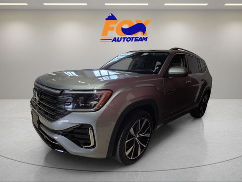 Used 2024 Volkswagen Atlas SEL Premium R-Line AWD/4WD image 2