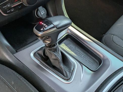 Used 2020 Dodge Charger SXT image 23