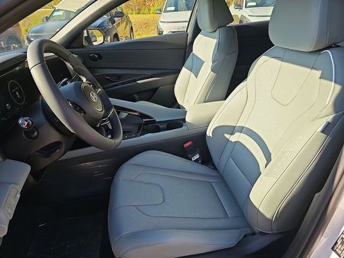 New 2025 Hyundai Elantra Limited w/ Cargo Package FWD image 23