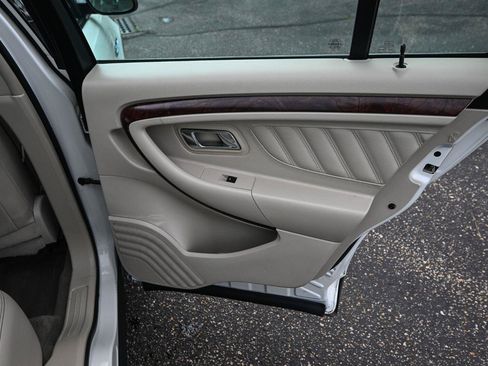 Used 2010 Ford Taurus Limited FWD image 37