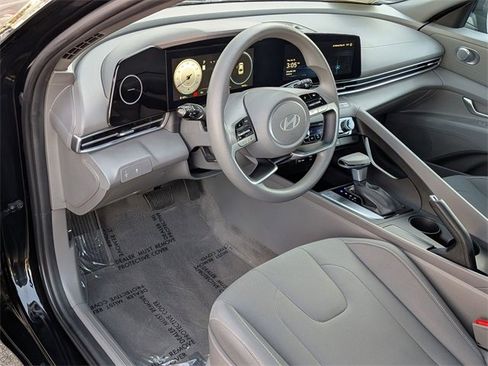 Used 2024 Hyundai Elantra SEL image 13