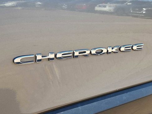 Used 2017 Jeep Cherokee Latitude image 13