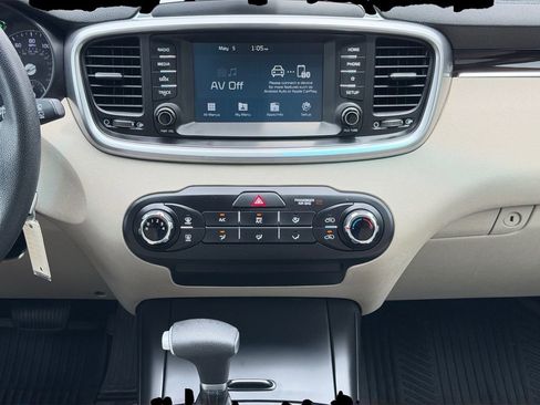 Used 2020 Kia Sorento LX FWD image 18
