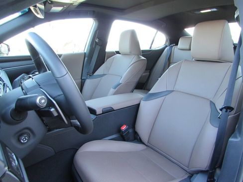 Used 2025 Lexus ES 300h w/ Premium Package FWD image 8