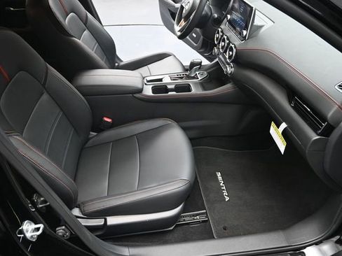 Used 2025 Nissan Sentra SR w/ SR Premium Package image 36