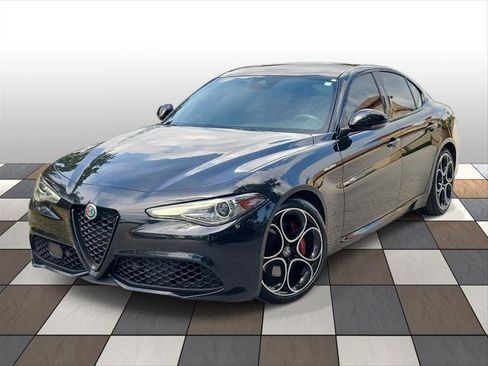 Used 2023 Alfa Romeo Giulia Veloce RWD image 1