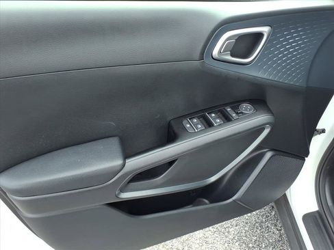 Used 2023 Kia Soul EX image 16