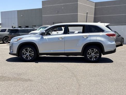 Used 2019 Toyota Highlander Plus FWD image 29