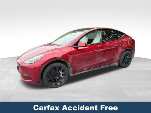 Used 2024 Tesla Model Y Long Range RWD image 2