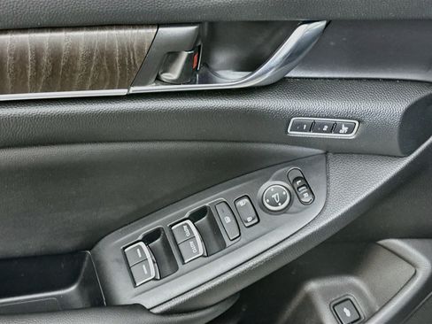 Used 2020 Honda Accord Touring image 15