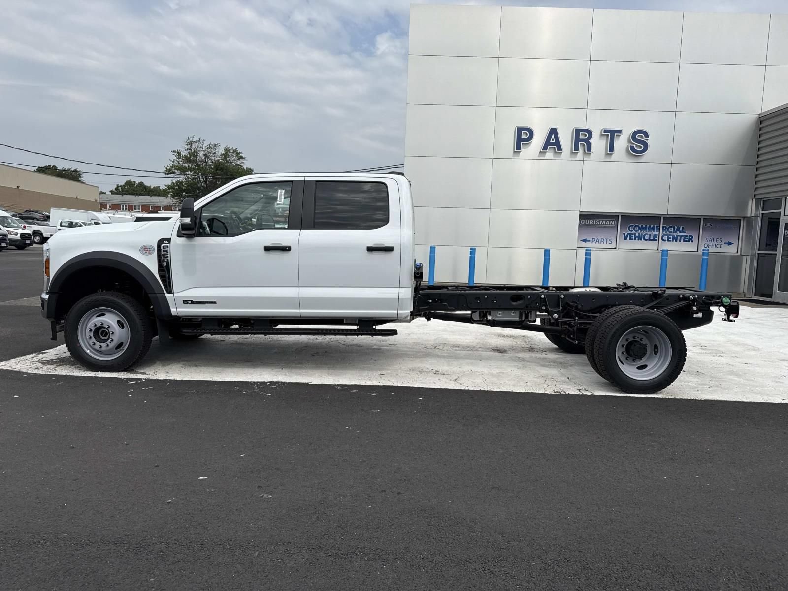 New 2026 Ford F550 4x4 Crew Cab image 6